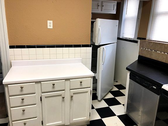 4th image of 3936 Louisiana Ave