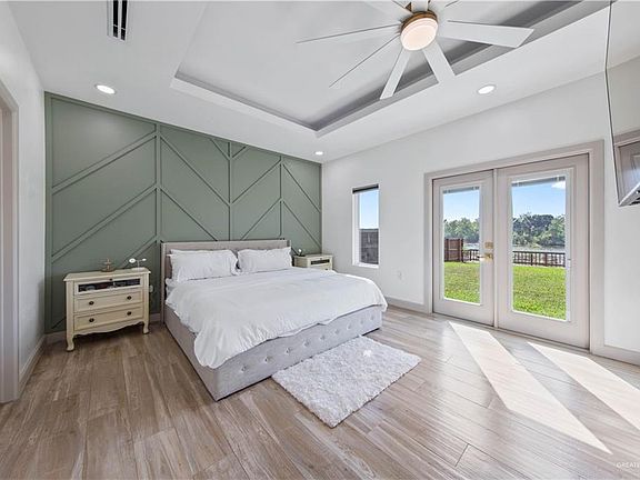 3rd image of 7024 Lago Vista Blvd