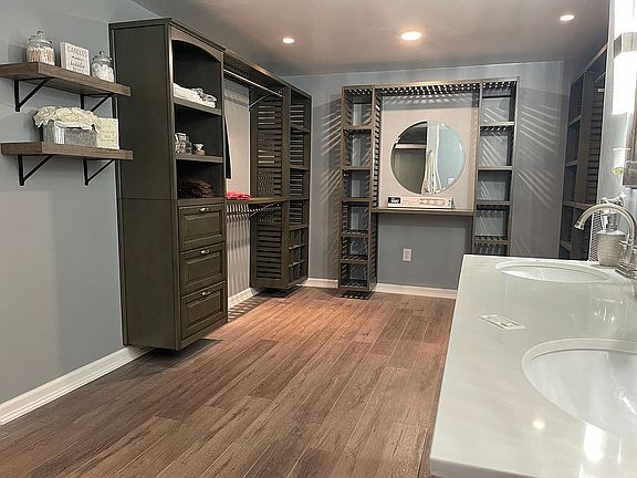 New walking bathroom/closet 