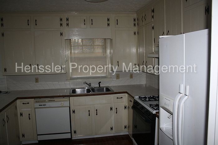 2nd image of 2720 Idlewood Dr