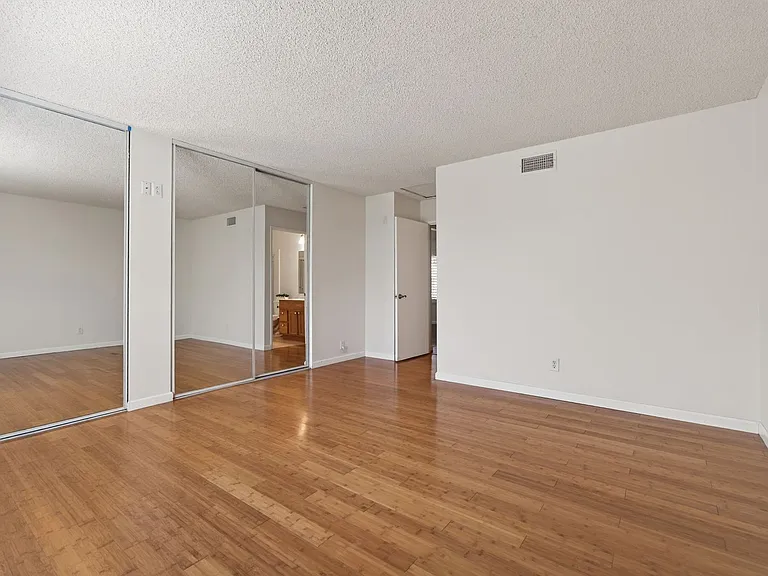 42063 Village 42 — Photo 19