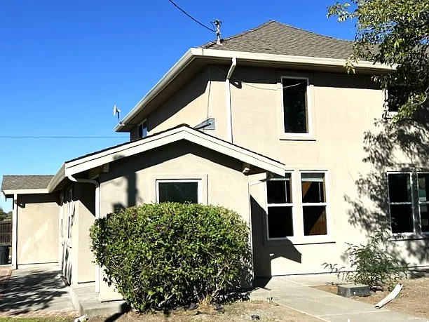 4 bed, 2400 sqft, $3,795 — Photo 2
