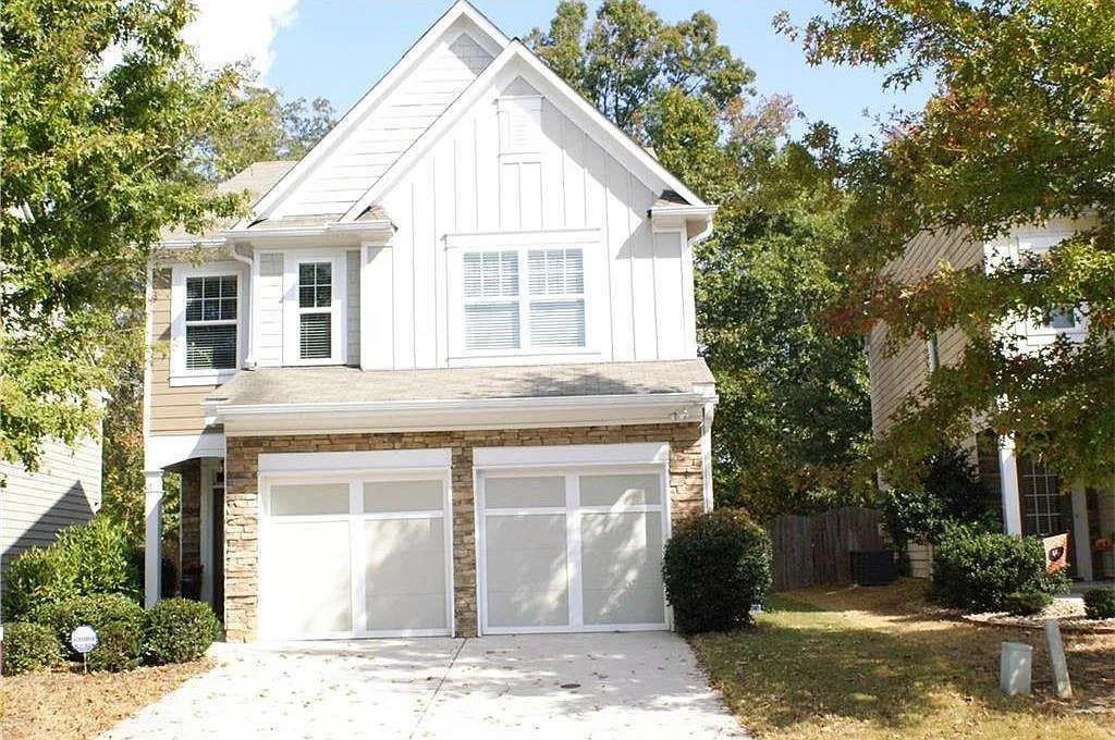 4 bed, 2.5 bath, 1975 sqft, $2,095 — Photo 1