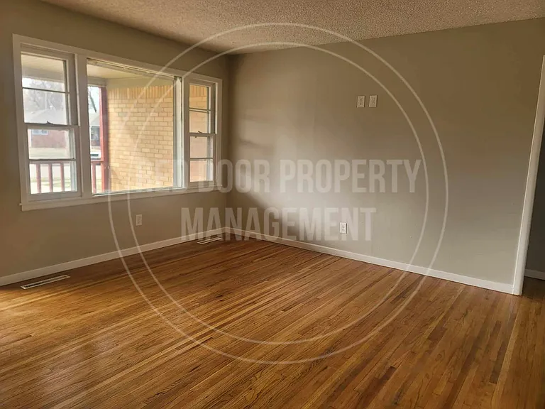 1502 E Jump Ave — Photo 2