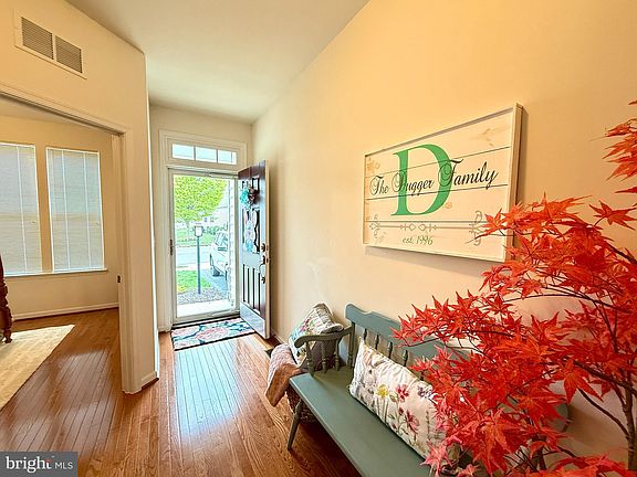 2nd image of 10 Dabney Ct
