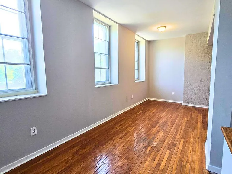 1323 W Fayette St #3A — Photo 4