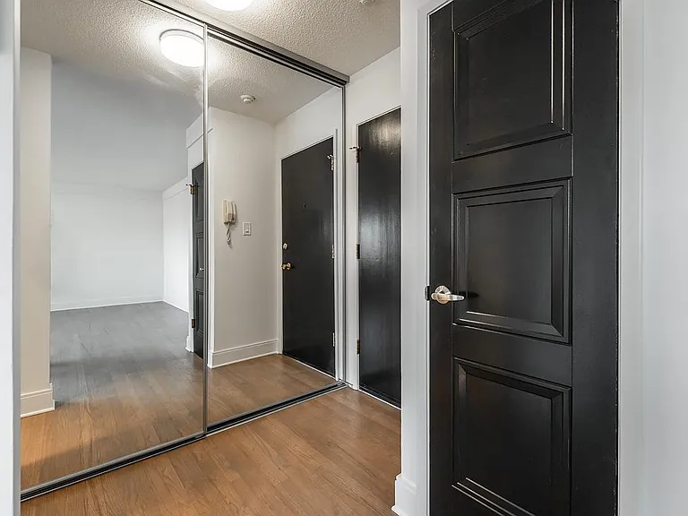 1126 Rockland Ave #207 — Photo 8