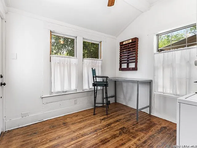 2213 N Flores St — Photo 28