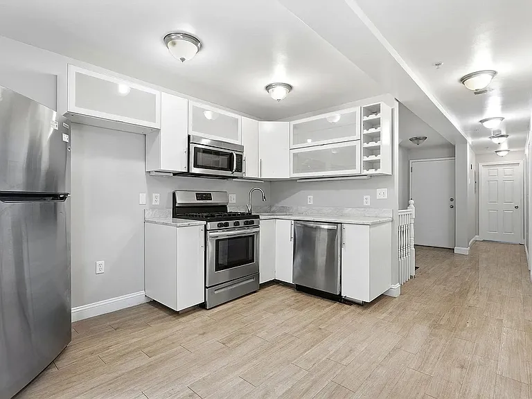 191 Everett St #2 — Photo 1