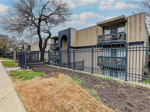 4157 Roanoke Rd APT 4, Kansas City, MO 64111