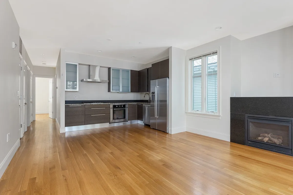 Building Photo - 308 Beacon St #3