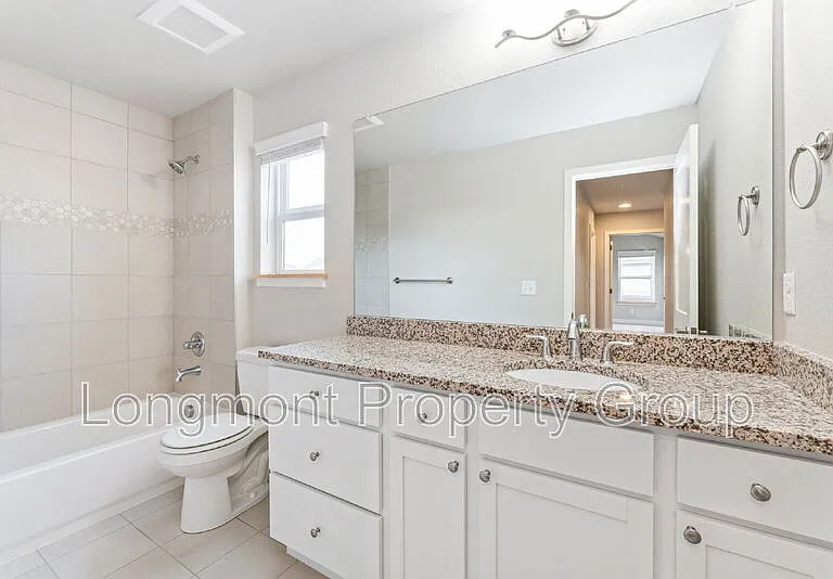 1303 S Oak Ct — Photo 16