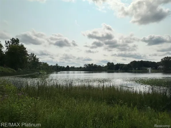 W Peterson Dr, Brighton, MI 48114