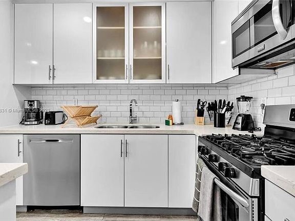 2nd image of 255 NW 44th St Unit 255
