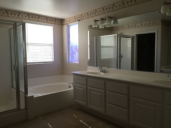 5th image of 242 Gladiolus Way
