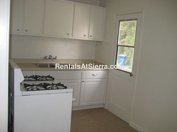 3rd image of 1711 N Hollywood Way