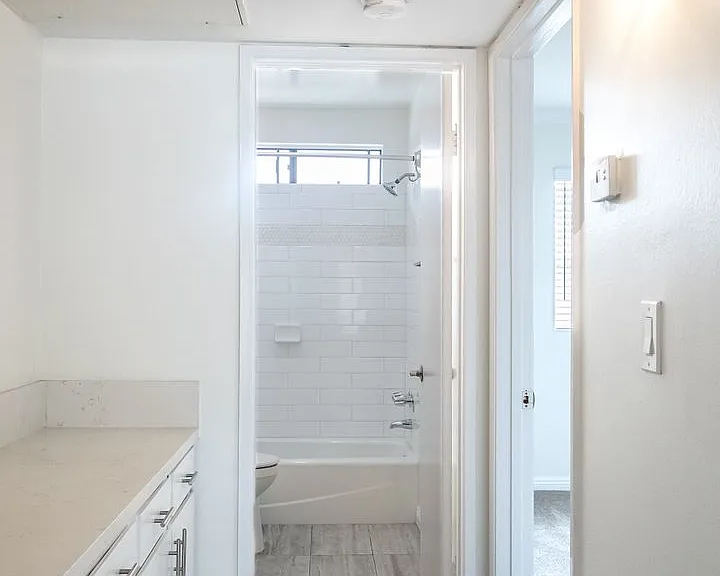 226 E Elmwood Ave — Photo 11