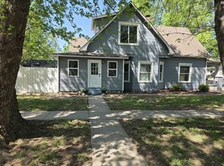 821 E 14th Ave, Winfield, KS 67156