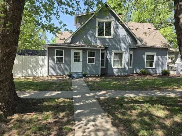 821 E 14th Ave, Winfield, KS 67156