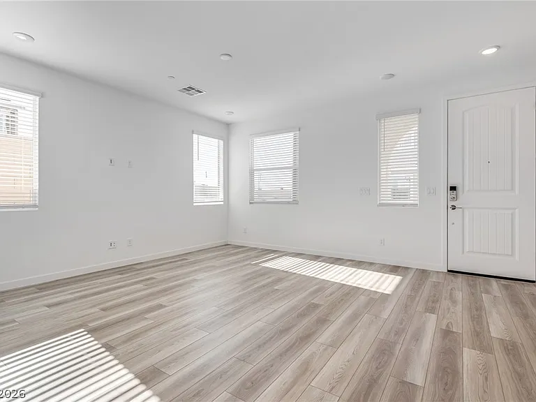 10733 Rhinehill Ave — Photo 3