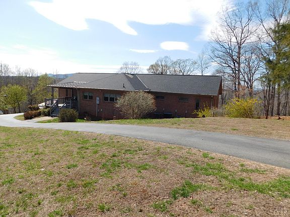 3rd image of 320 Ruth Dr