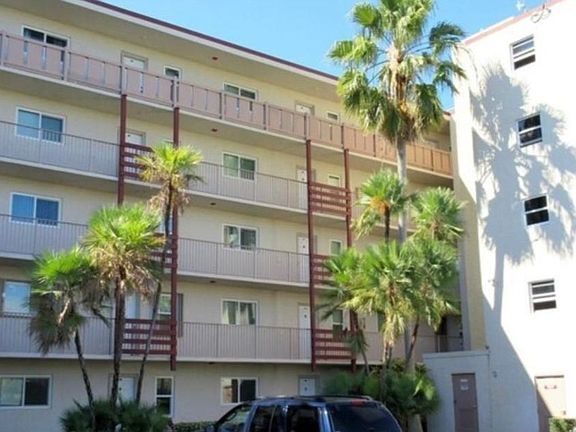 2nd image of 2216 N Cypress Bnd #206