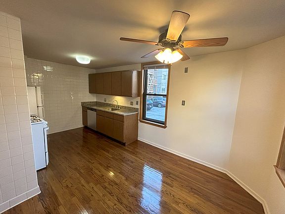 3rd image of 534 W Belden Ave #40CH