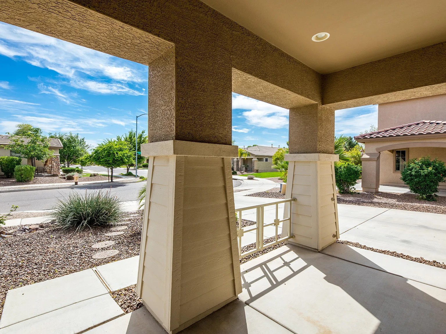 4 bed, 2.0 bath, 1913 sqft, $3,500 — Photo 3