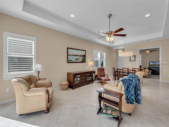 4th image of 1043 Gardenshire Ln