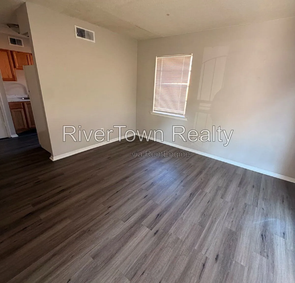 2 bed, 1.0 bath, 808 sqft, $795 — Photo 3