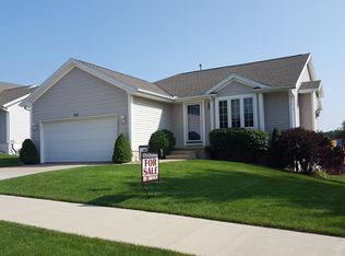 913 74th St NE, Cedar Rapids, IA 52402