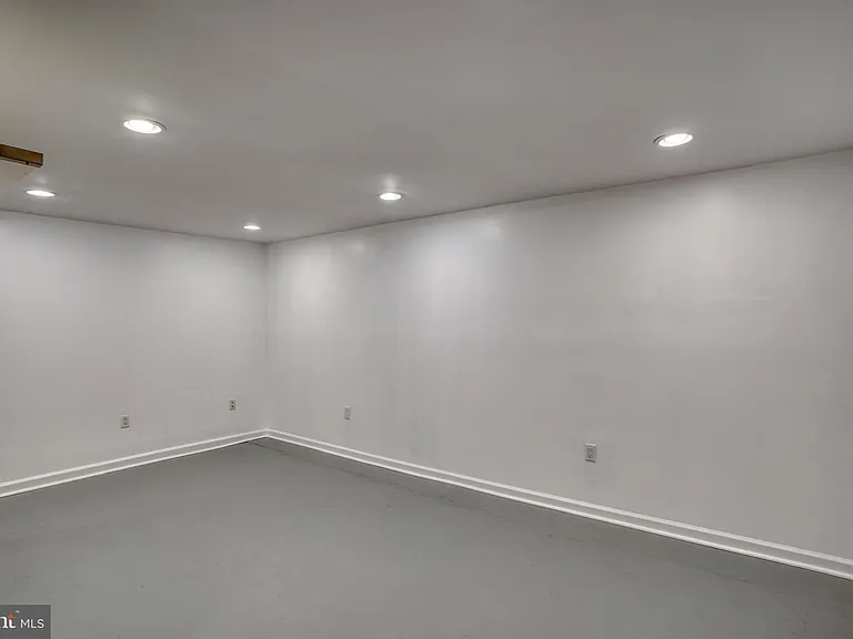 124 Hilldale Ct — Photo 39