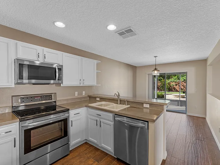 15321 Harrowgate Way — Photo 7