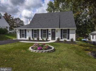 61 Heartwood Rd, Levittown, PA 19056