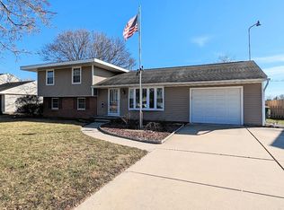 3036 Canterbury Dr, Bay City, MI