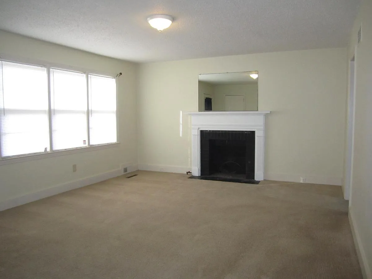 2 bed, $1,000 — Photo 4