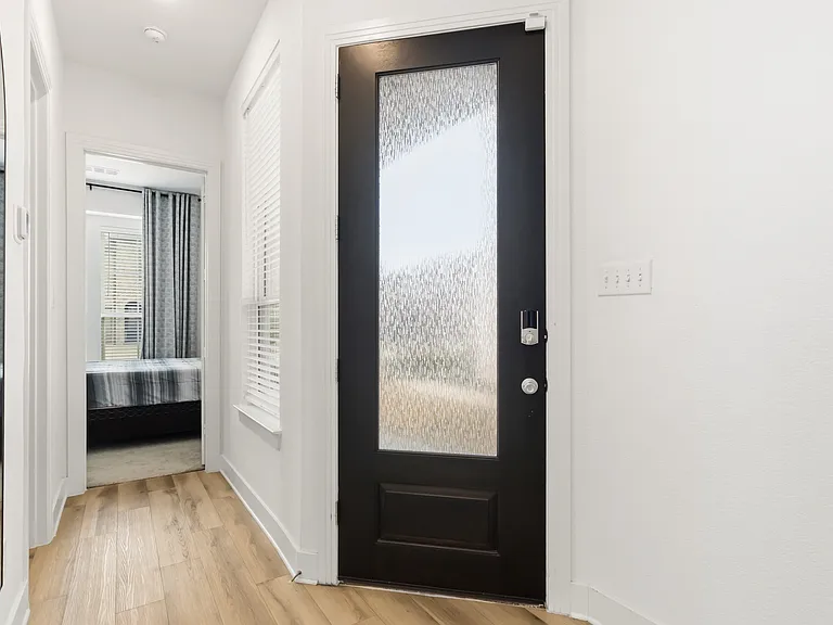 1128 Queensdown Way — Photo 4