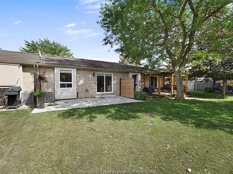 19 Malibu Dr — Photo 6