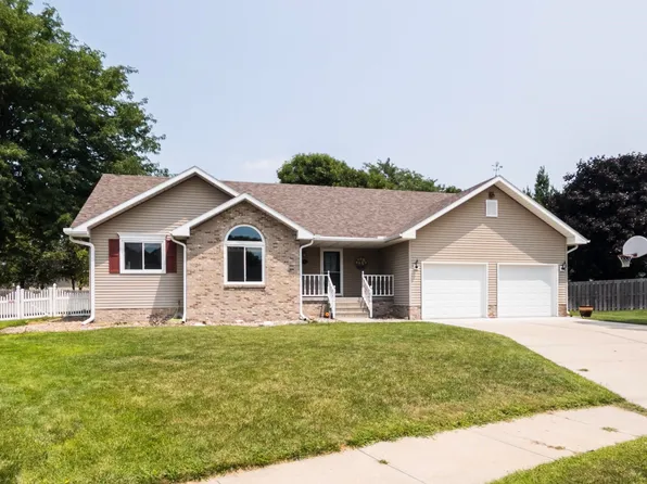 3654 Brookfield Dr, Columbus, NE 68601