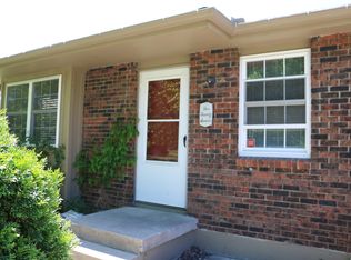 1027 SW Kingscross Rd, Blue Springs, MO 64014