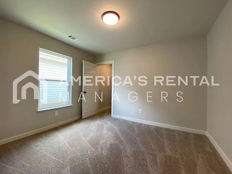 6228 Burbank Crossing Loop — Photo 30