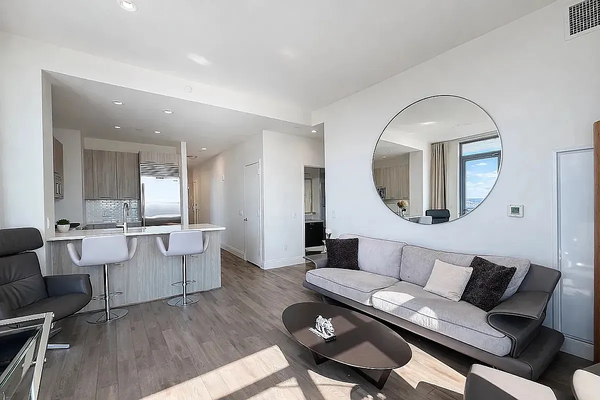 Building Photo - 1501 Voorhies Ave #24B