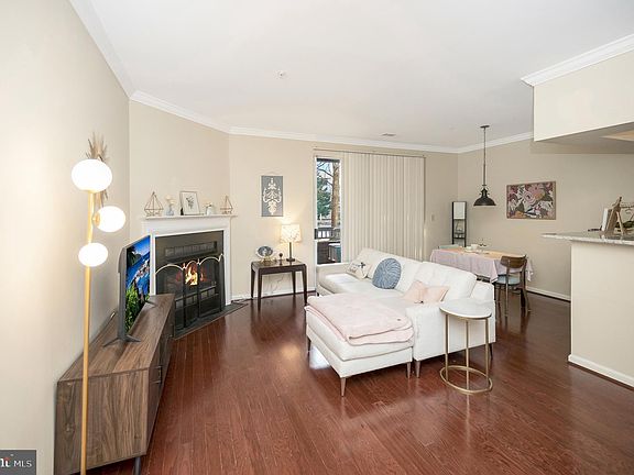 5th image of 2101 Highcourt Ln APT 103