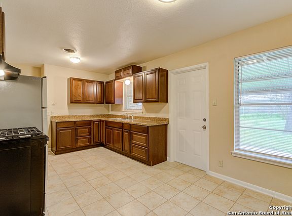 5th image of 1927 Dellcrest Dr