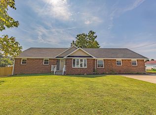 407 E 12th St, Huntingburg, IN 47542