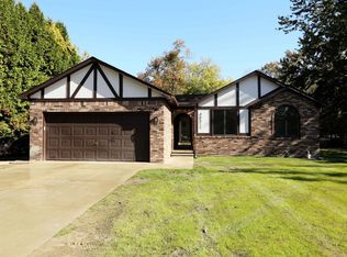 48511 Sugarbush Rd, Chesterfield, MI 48047