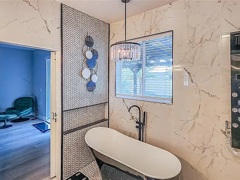 523 Cascading Creek Ln — Photo 5