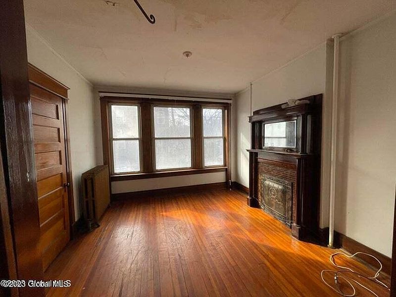 4th image of 125 4th Avenue