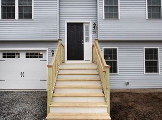 29 Lockwood Ln, Middletown, RI 02842