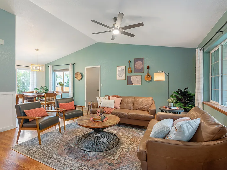2538 W Mission Hills Ave — Photo 2